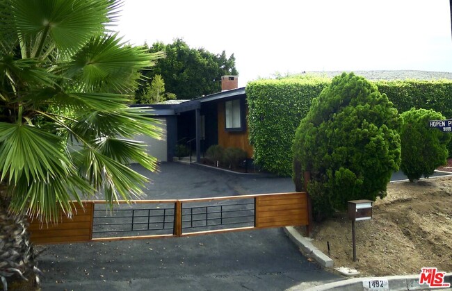 Building Photo - 1492 Blue Jay Way