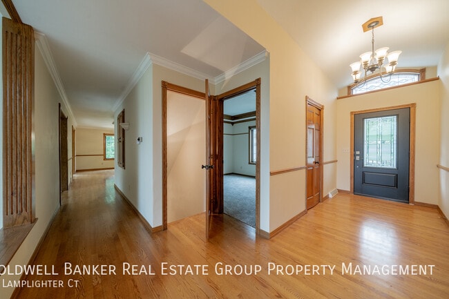 Building Photo - 35 Lamplighter Ct