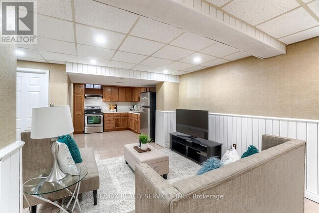 Building Photo - 27 STANWELL Dr