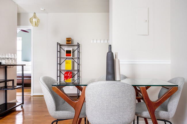 Foto del edificio - 5906 Halpine Rd