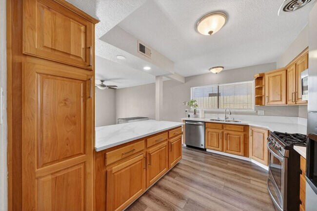 Foto del edificio - 809 Peacock Ct