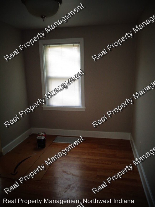 Foto del edificio - 616 Merrillville Rd