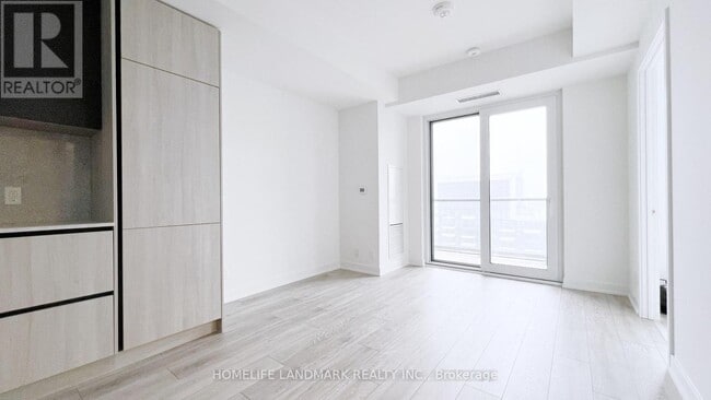 Building Photo - 108 Peter St