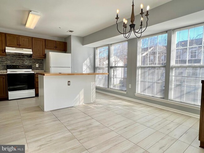 Building Photo - 10600 Elizabeth Parnum Pl