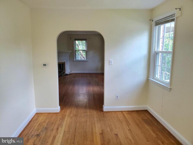 Building Photo - 702 N George Mason Dr