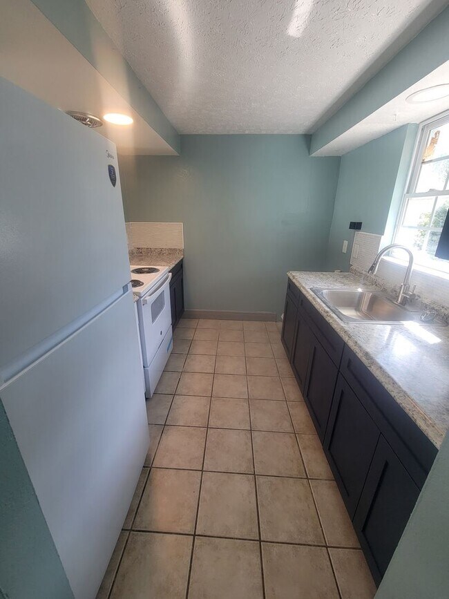 Foto del edificio - Spacious 1 Bedroom/1 Bathroom Apartment - ...