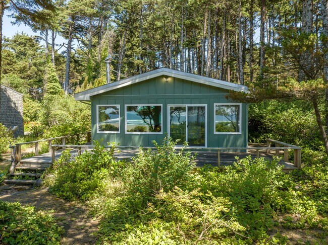 Building Photo - Adorable Cottage in Seal Rock!