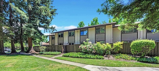 Building Photo - 1957 Countrywood Ct