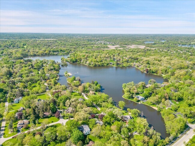 Lago Tower - 101 Devonshire Rd