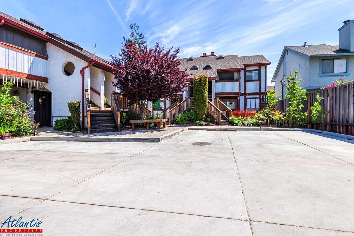 Foto principal - Lovely Condo | Garage | A/C | In-Unit Laundry