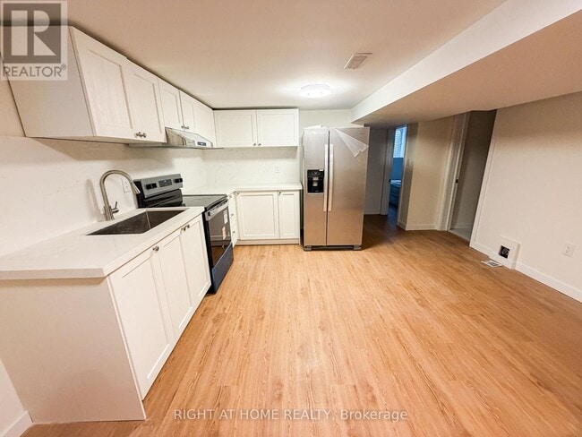 Building Photo - 300 S Kingsway