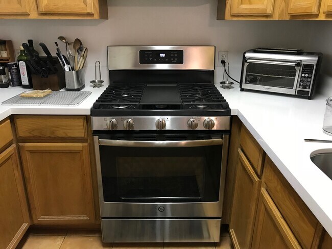Full Equipped Kitchen - 7349 Fay Ave