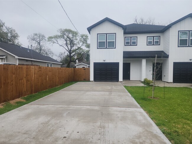 Building Photo - 6719 Roanoke St