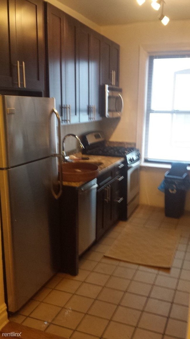 Building Photo - 1 br, 1 bath Apartment - 2548 35th St