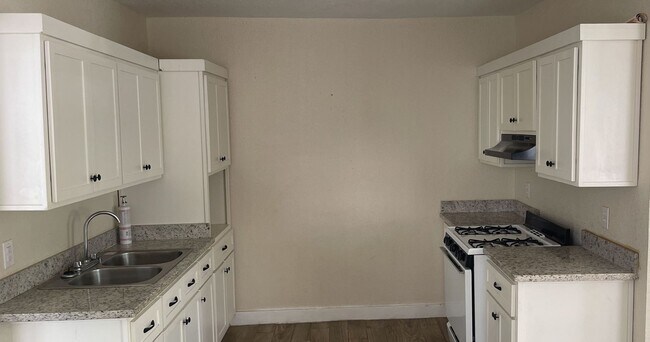 Building Photo - Call now!
