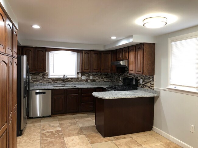 Building Photo - 28 Bolton St