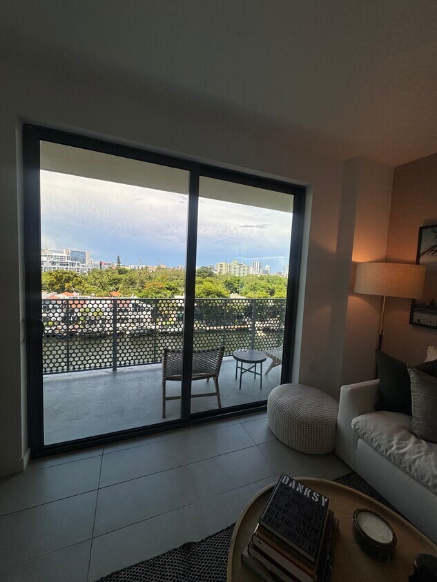 Foto principal - 999 SW 6th St