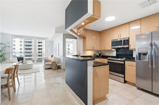 Building Photo - 801 Brickell Key Blvd