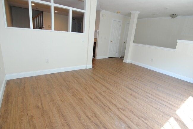 Building Photo - 1 Maple Ridge Dr