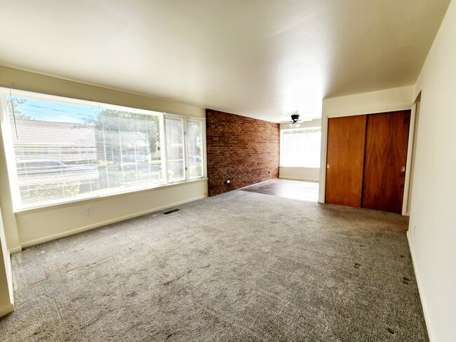 Photo - Drummond Flats Apartment