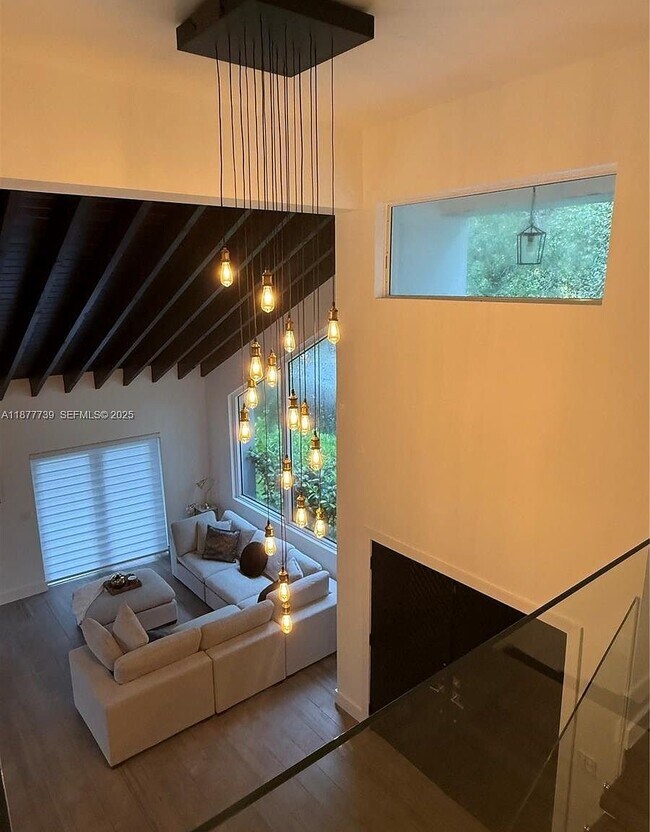 Foto del edificio - 3231 Salzedo St