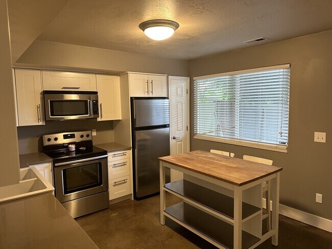 Foto del edificio - 630 W Allen Cove