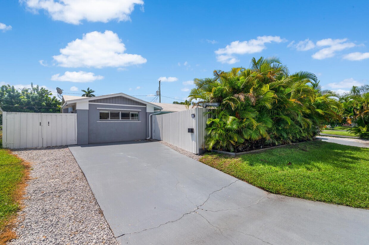 1520 NE 51st St, Fort Lauderdale, FL 33334 Townhome Rentals in Fort