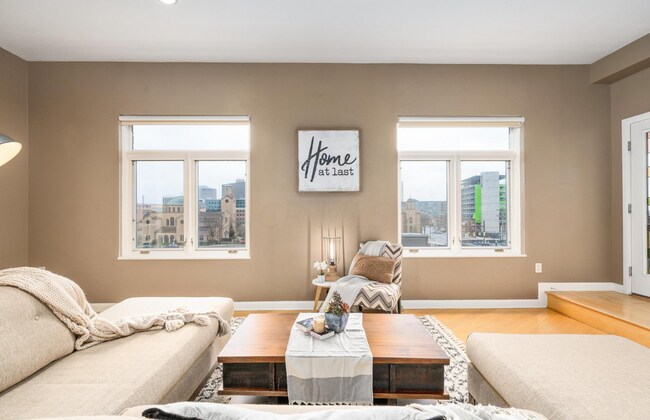 Foto del edificio - 34 W Poplar Ave