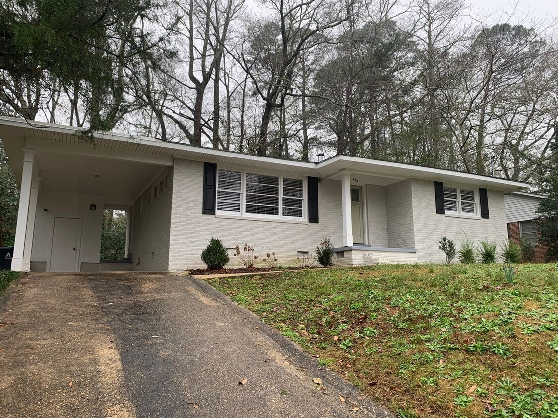 Foto principal - Precious updated centrally located home in Auburn