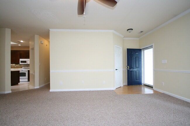 Building Photo - 215 River Oaks Dr