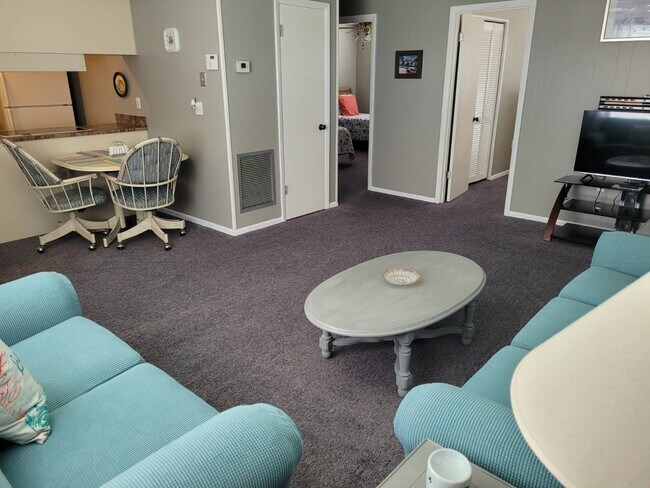 Foto del edificio - 370 W Interlake Blvd