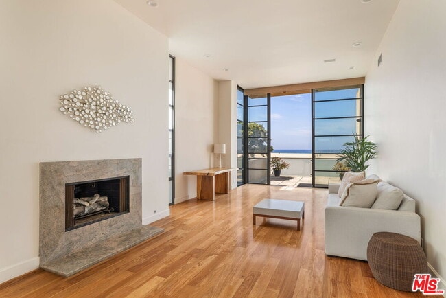 Building Photo - 115 Ocean Front Walk
