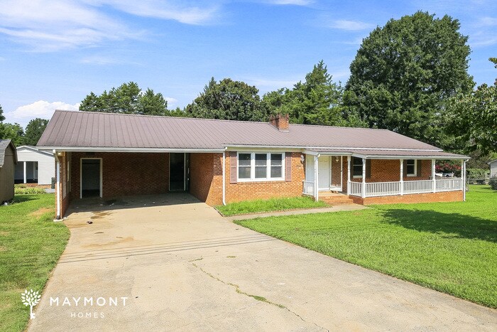 Foto del edificio - 1404 Cedar Dr