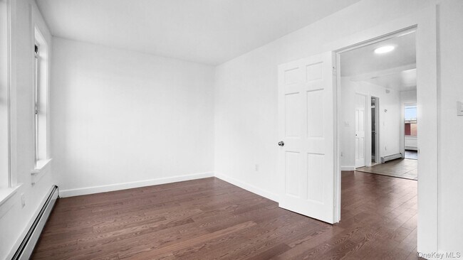 Foto del edificio - 57-22 63rd St