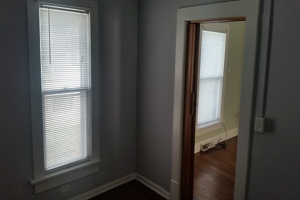 Building Photo - 3 bedroom home Washer/Dryer Included - Pre...