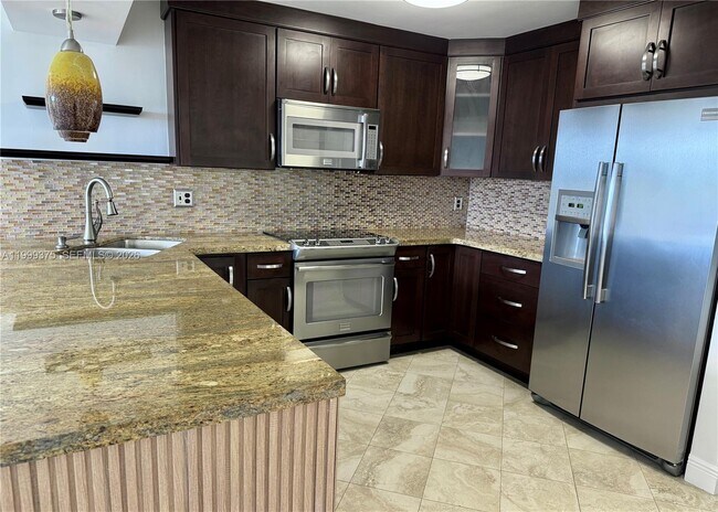 Foto del edificio - 14415 N Kendall Dr