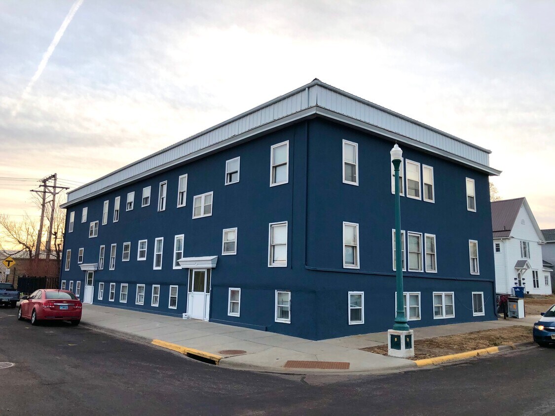 Primary Photo - Palace View Apartments