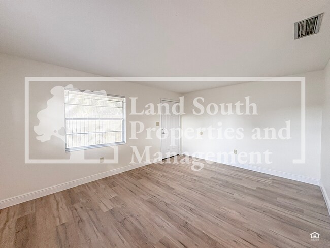 Foto del edificio - 518 W Belmar St