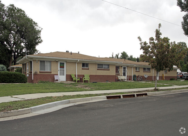 Primary Photo - Castle Apartments