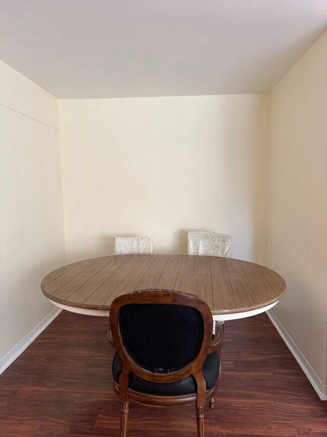 Building Photo - 7337 S South Shore Dr