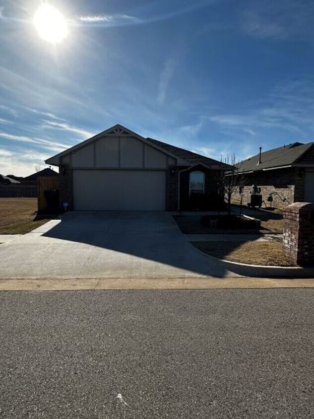 10632 SW 30th St, Yukon, OK 73099 House Rental in Yukon, OK