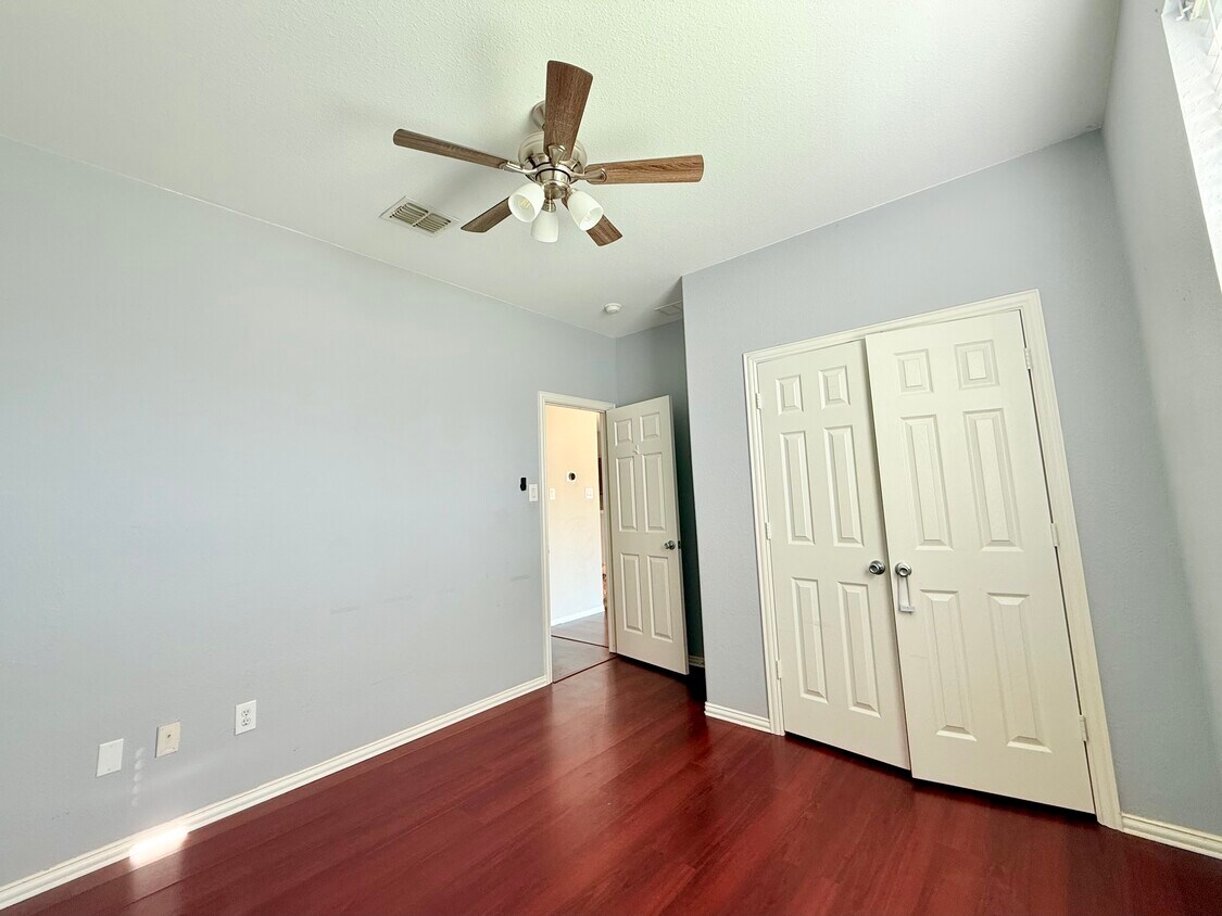 Foto del edificio - 4515 Sawgrass Dr
