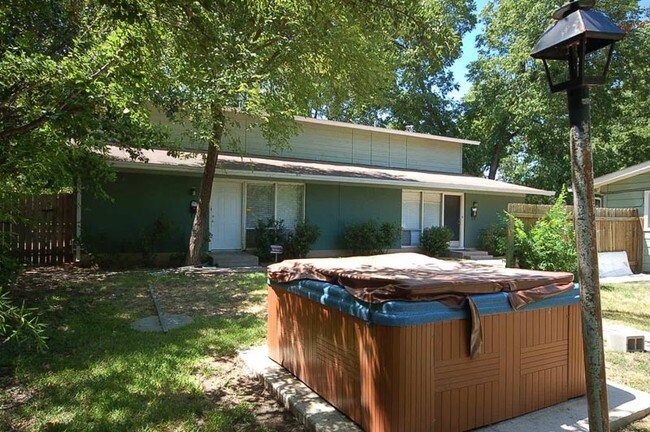 Foto del edificio - 607 E 43rd St