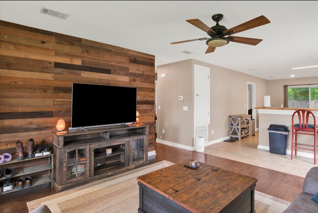 Foto del edificio - 3 Bed 2 Bath Home in Desired Neighborhood in West Pensacola