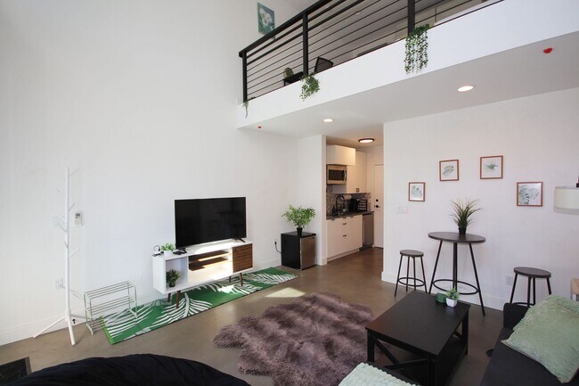 Foto del edificio - Modern Loft In Prime Wallingford Location!