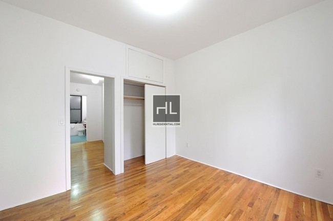 Foto del edificio - Massive SoHo Studio! No Fee! 1 Month FREE!