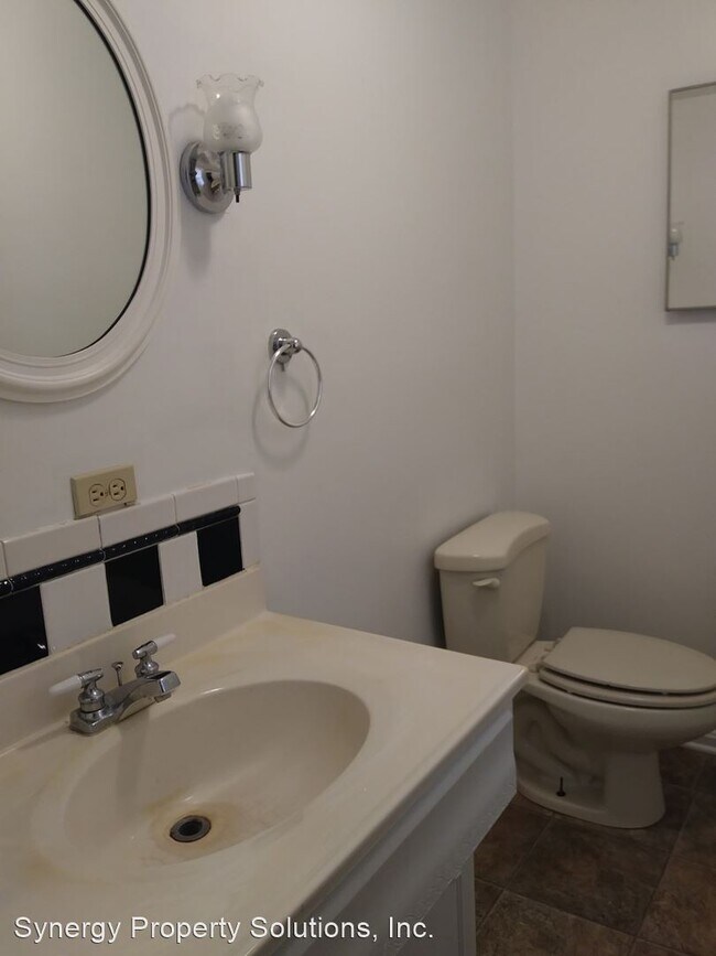 Building Photo - 4 br, 2.5 bath House - 2295 Kentwood Dr. R...