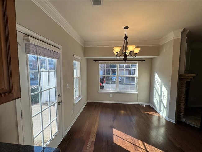 Building Photo - 5571 Lindeman Ln