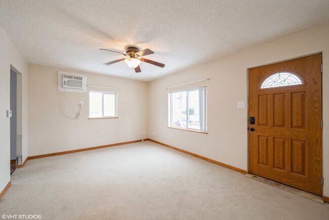 Foto del edificio - 3740 Kencrest Dr NE