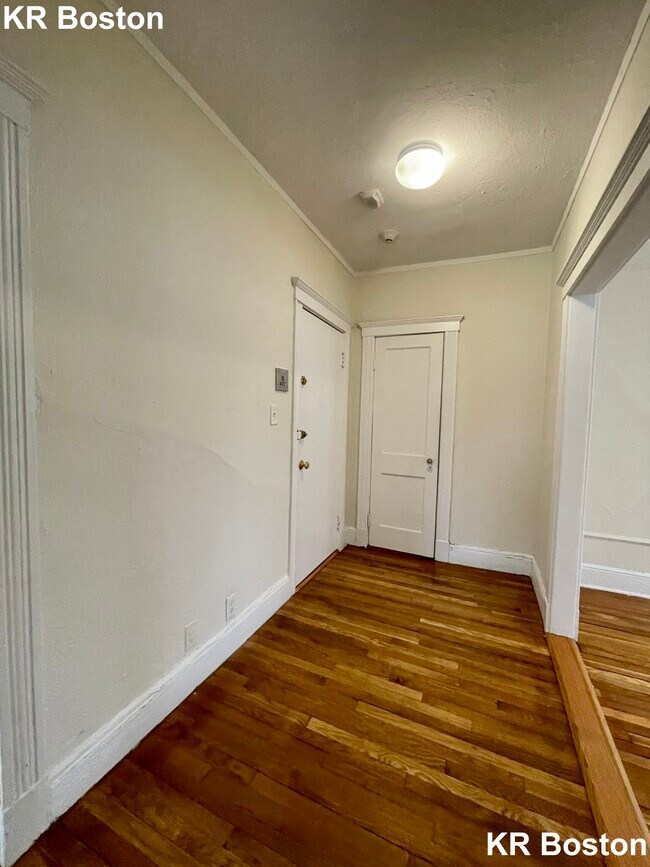 Building Photo - 8 Vinal St